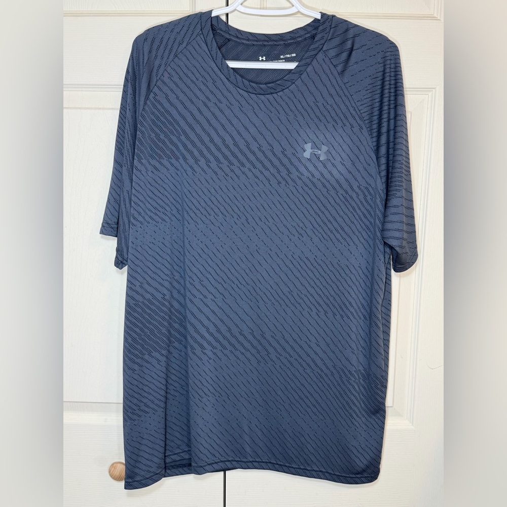 Sold*Under Armour Men's XL Gray T-shirt